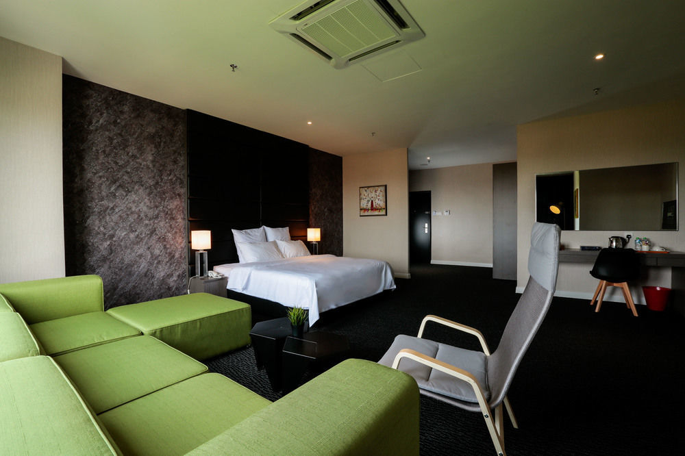 Lax Boutique Hotel Кланг Екстериор снимка