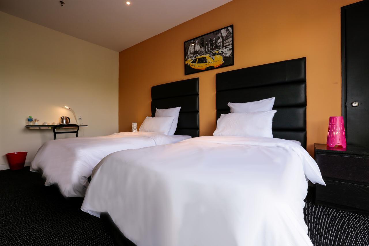 Lax Boutique Hotel Кланг Екстериор снимка