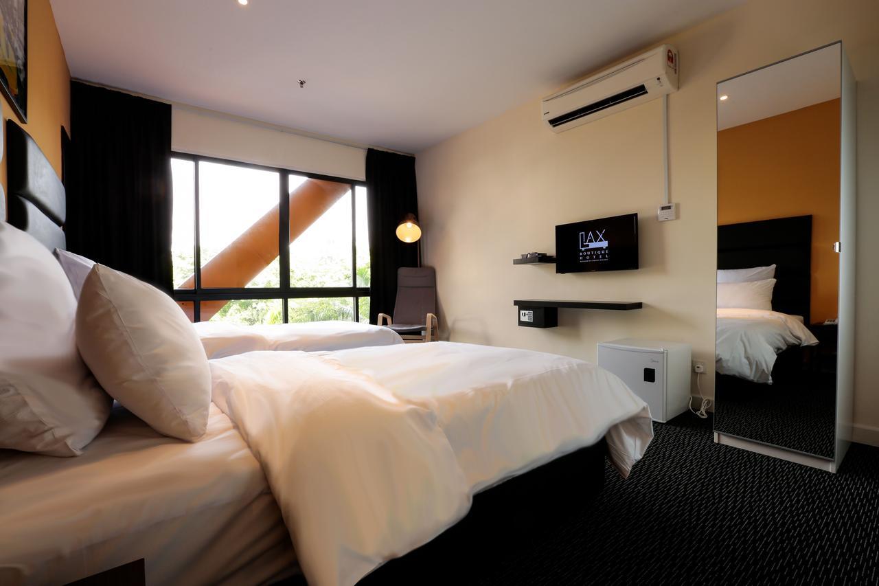 Lax Boutique Hotel Кланг Екстериор снимка