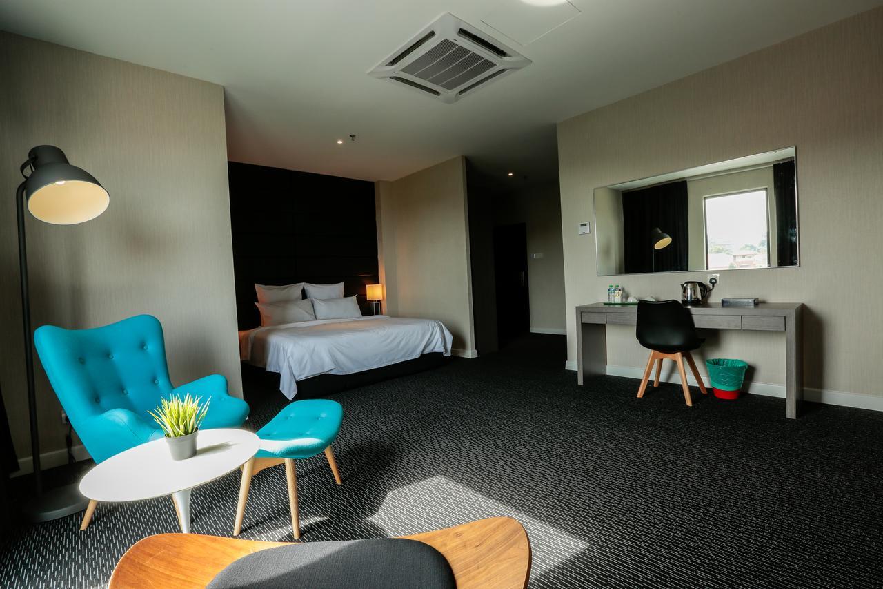 Lax Boutique Hotel Кланг Екстериор снимка