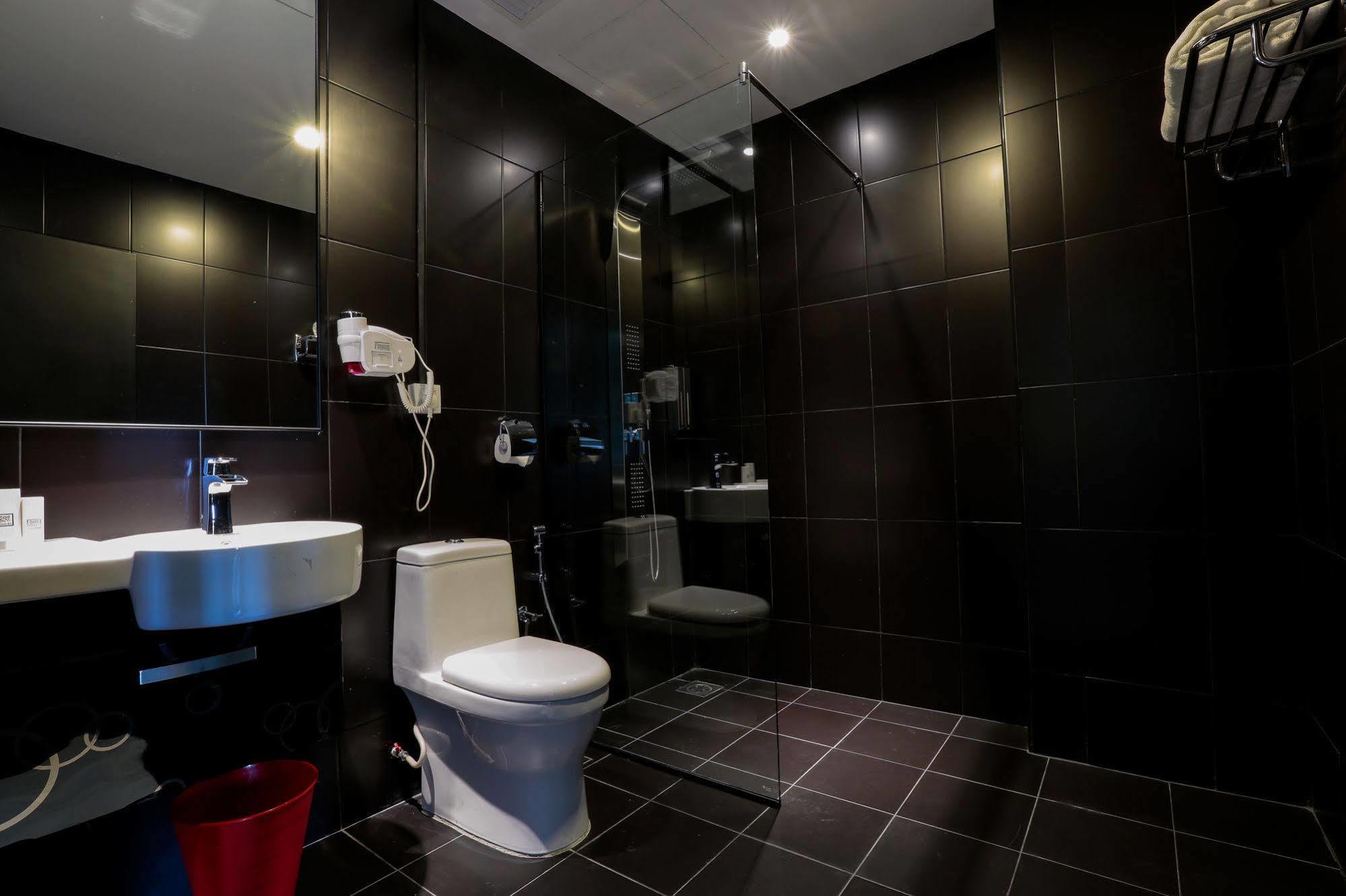 Lax Boutique Hotel Кланг Екстериор снимка
